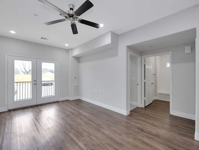 $1,395 | 430 Schmidt Road, Unit B4, Sealy, TX 77474