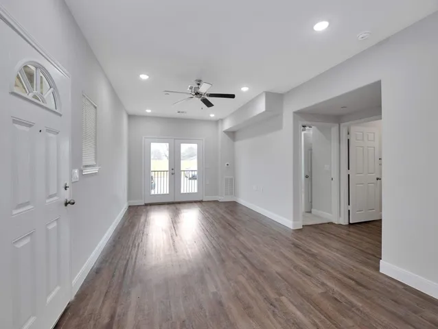 $1,395 | 430 Schmidt Road, Unit B4, Sealy, TX 77474