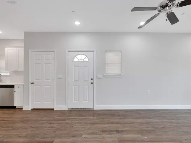 $1,395 | 430 Schmidt Road, Unit B4, Sealy, TX 77474