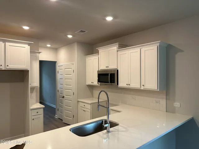 $444,700 | 3519 Sandhill Crane Drive Southwest, Unit KENNSINGTON LOT 28, Ocean Isle Beach, NC 28469