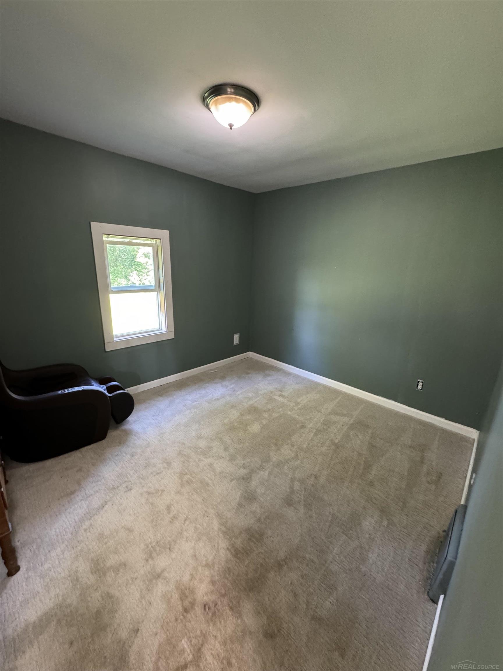3752 Sheridan Road Saginaw, MI 48601 - Photo 12 of 18 50151975-2bf301a9-d00d-4986-aa19-d751c8f1cc1a.JPG