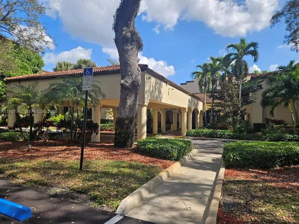 $2,150 | 9450 Poinciana Place, Unit 103, Davie, FL 33324