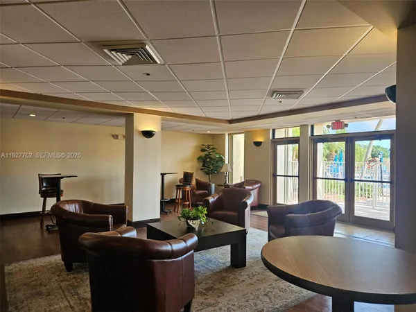 $2,150 | 9450 Poinciana Place, Unit 103, Davie, FL 33324