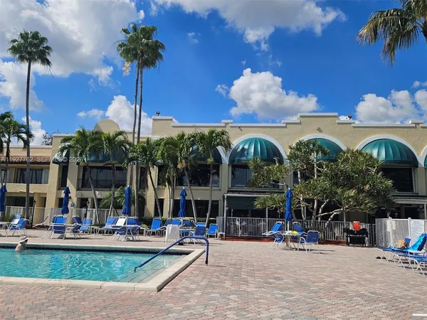 $2,150 | 9450 Poinciana Place, Unit 103, Davie, FL 33324