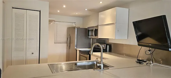 $2,150 | 9450 Poinciana Place, Unit 103, Davie, FL 33324