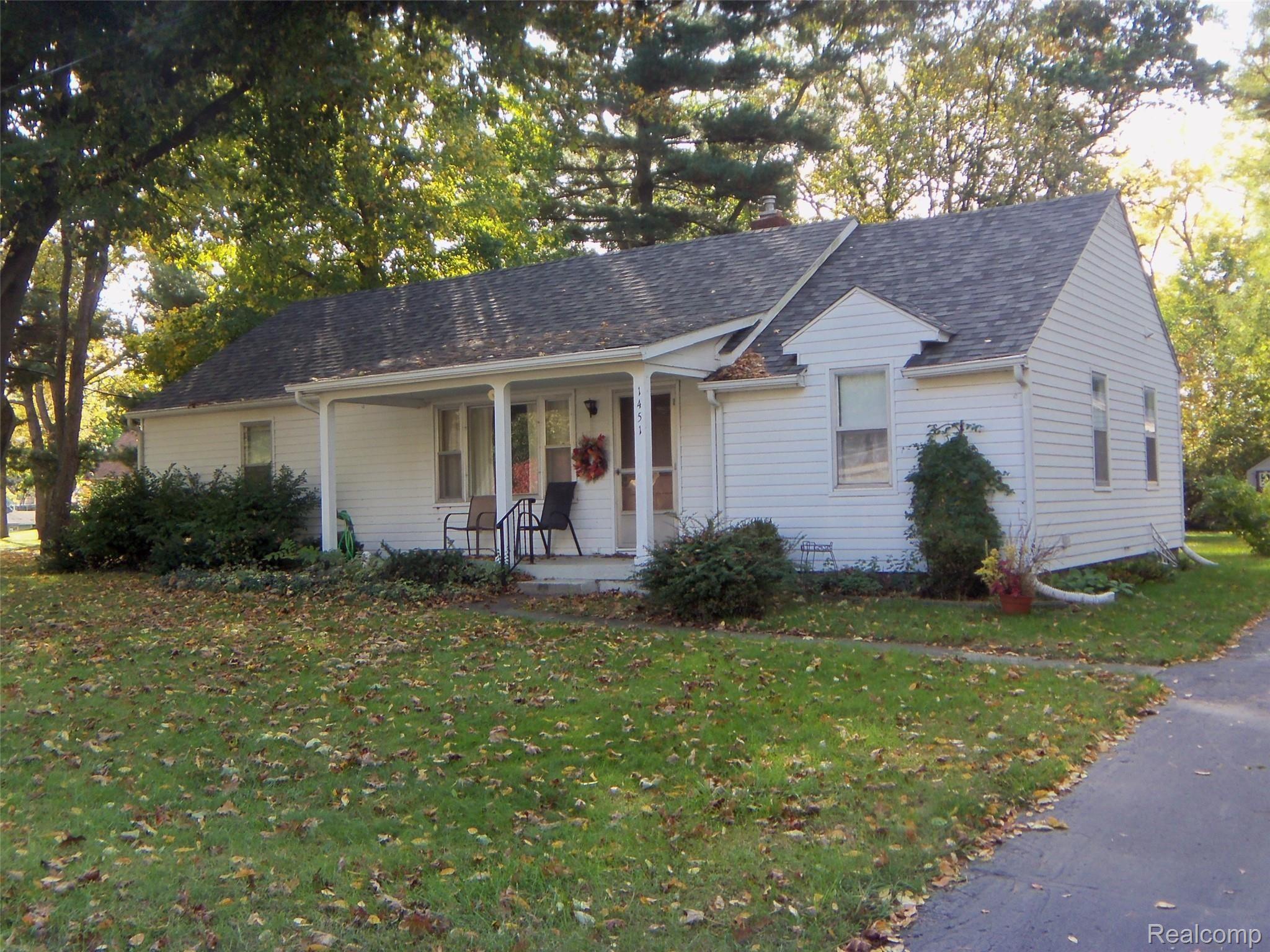 1451 Glen Road Howell, MI 48843 - Photo 1 of 21 Front view