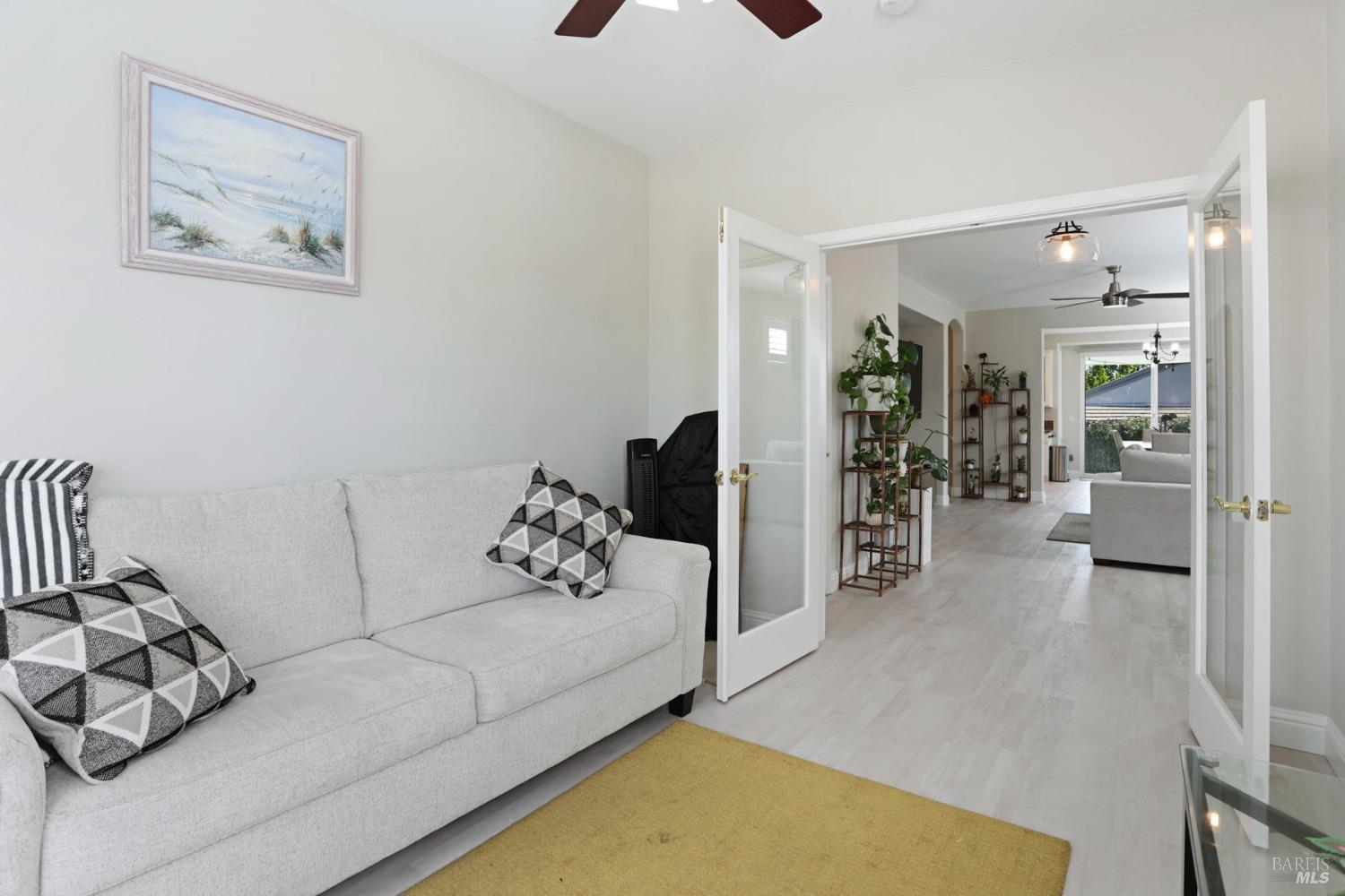 234 Cedar Ridge Drive Rio Vista, CA 94571 - Photo 10 of 33 a living room with furniture