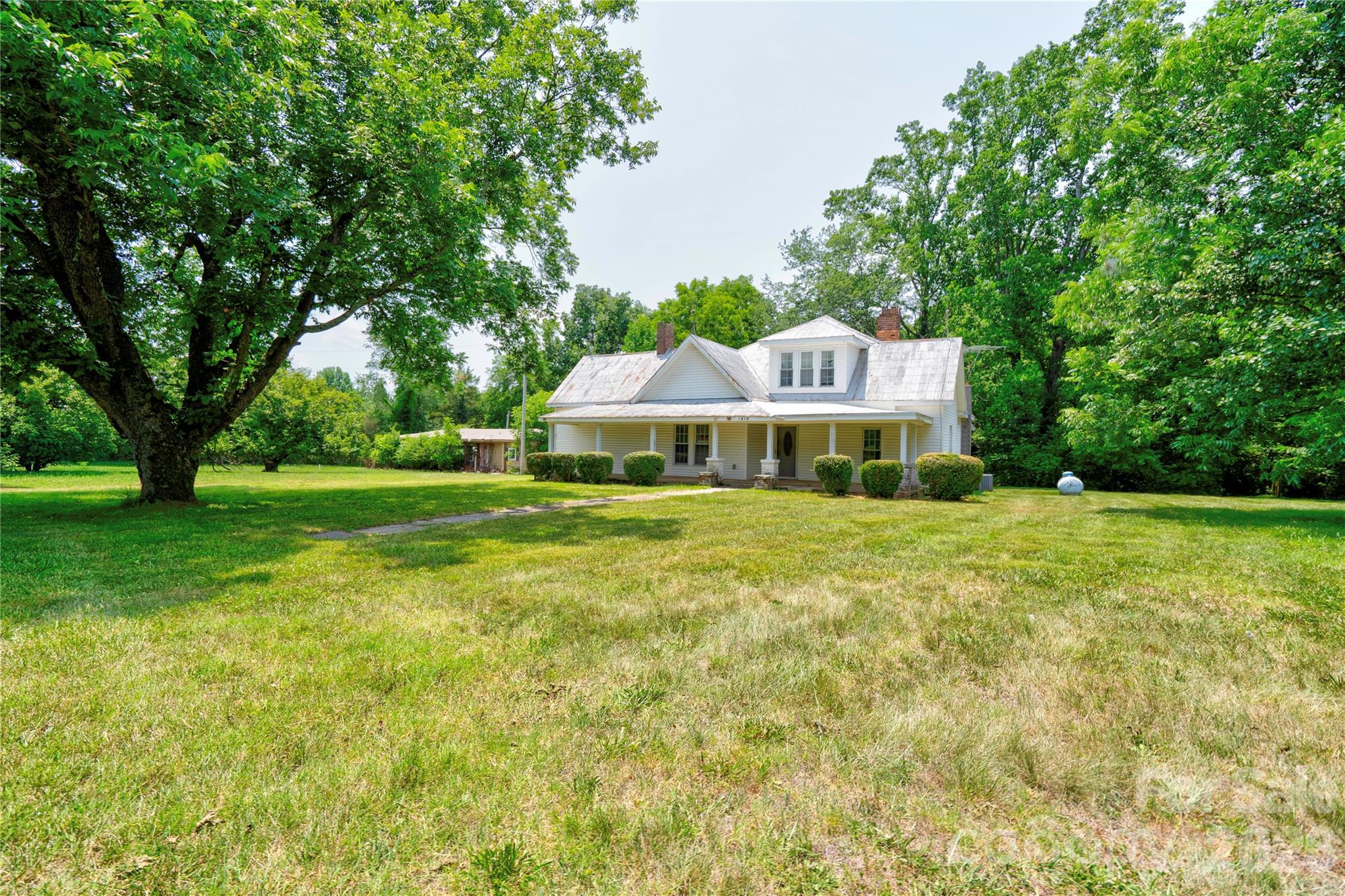 1813 St Marks Church Road Crouse, NC 28033 - Photo 12 of 22 a front view of a house with garden