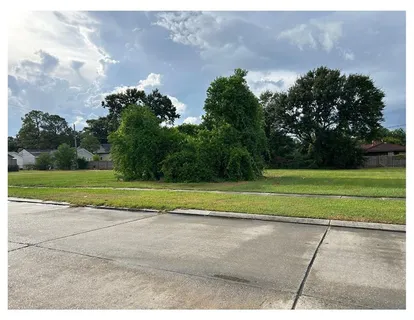 $30,000 | 56 West Chalmette Circle, Chalmette, LA 70043