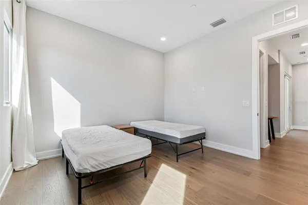 $4,300 | 370 6th Street South, St. Petersburg, FL 33701