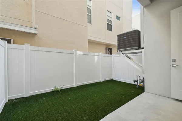 $4,300 | 370 6th Street South, St. Petersburg, FL 33701