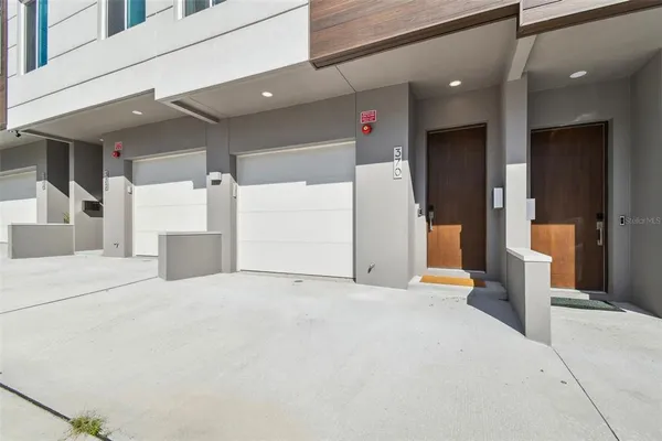 $4,300 | 370 6th Street South, St. Petersburg, FL 33701
