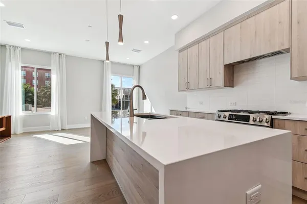 $4,300 | 370 6th Street South, St. Petersburg, FL 33701