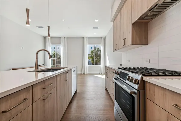 $4,300 | 370 6th Street South, St. Petersburg, FL 33701