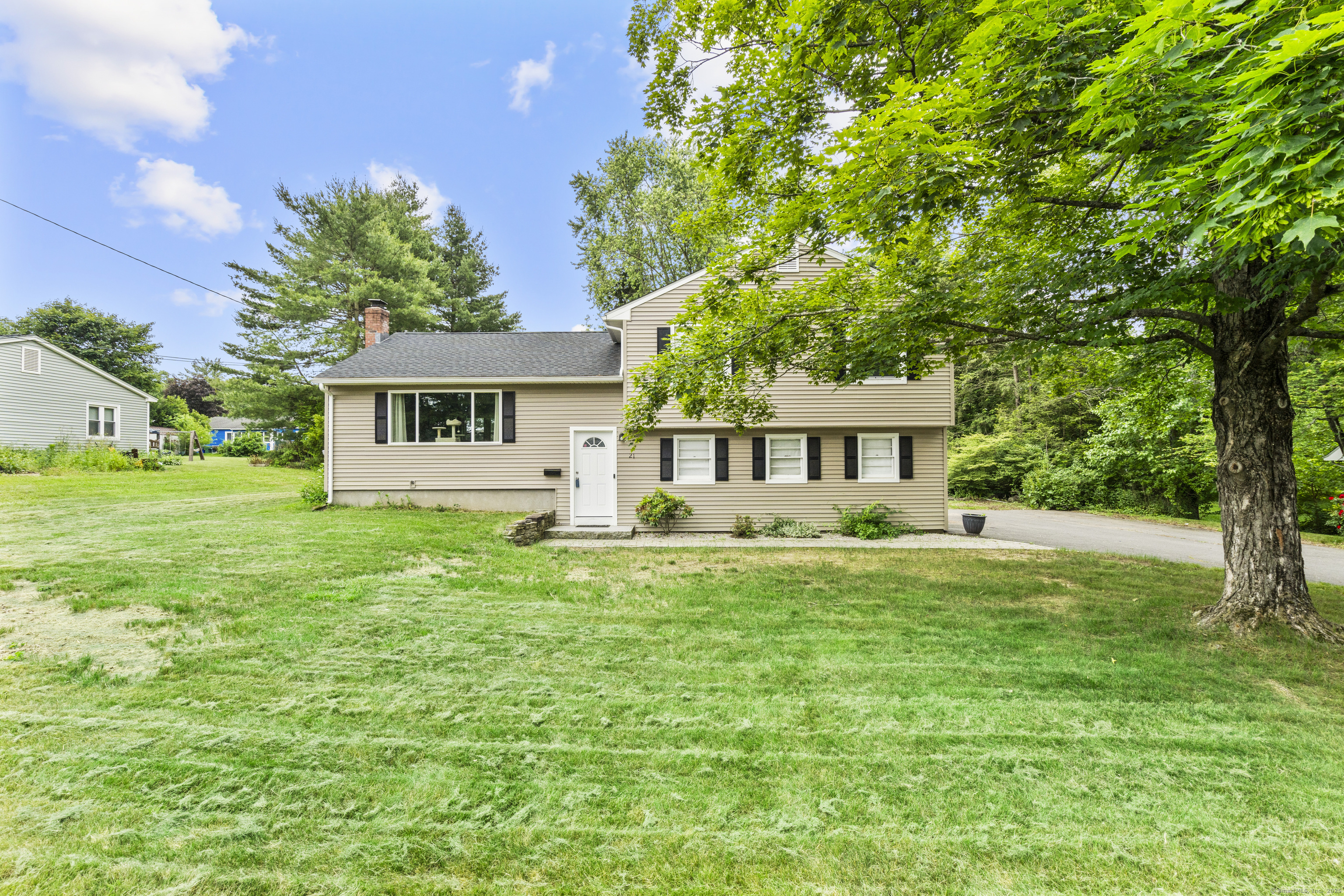 21 Cadwell Road Bloomfield, CT 06002 - Photo 1 of 1