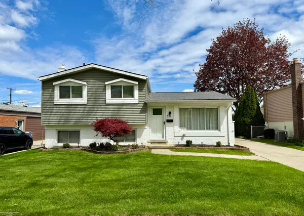 $379,000 | 1250 West Elmwood Avenue, Clawson, MI 48017