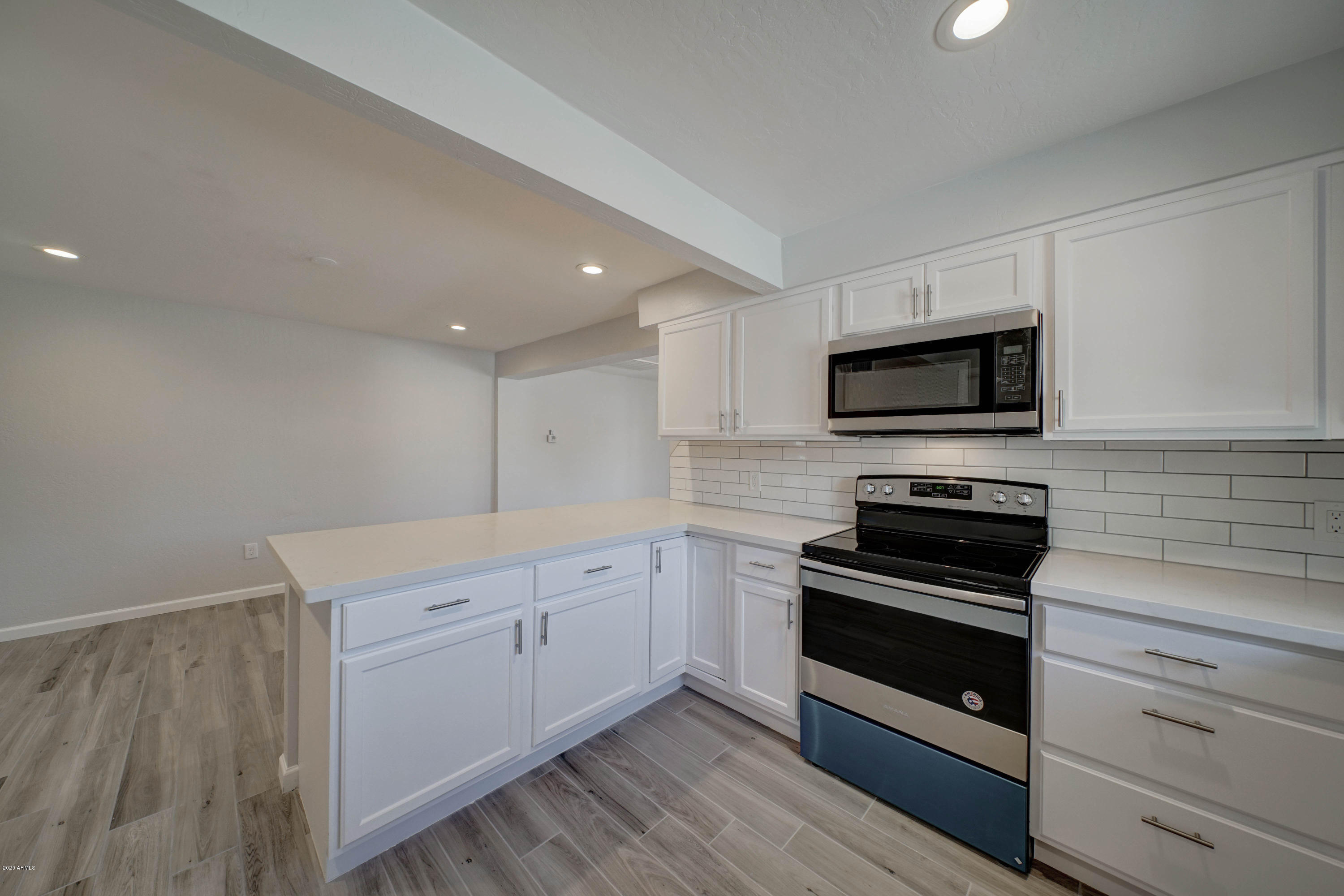 3001 West Cactus Road Phoenix, AZ 85029 - Photo 7 of 34 3001 W Cactus Rd-7