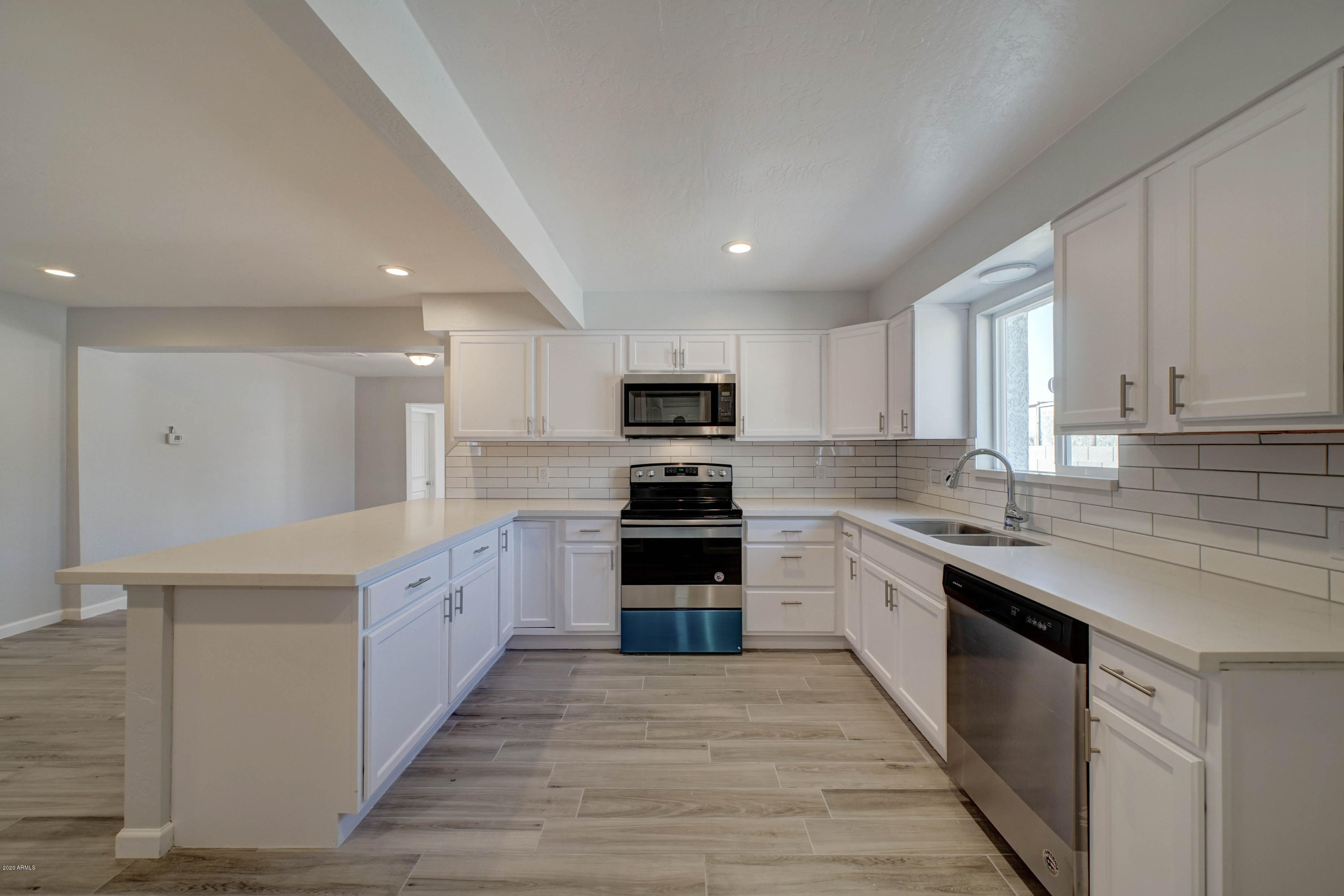 3001 West Cactus Road Phoenix, AZ 85029 - Photo 10 of 34 3001 W Cactus Rd-10