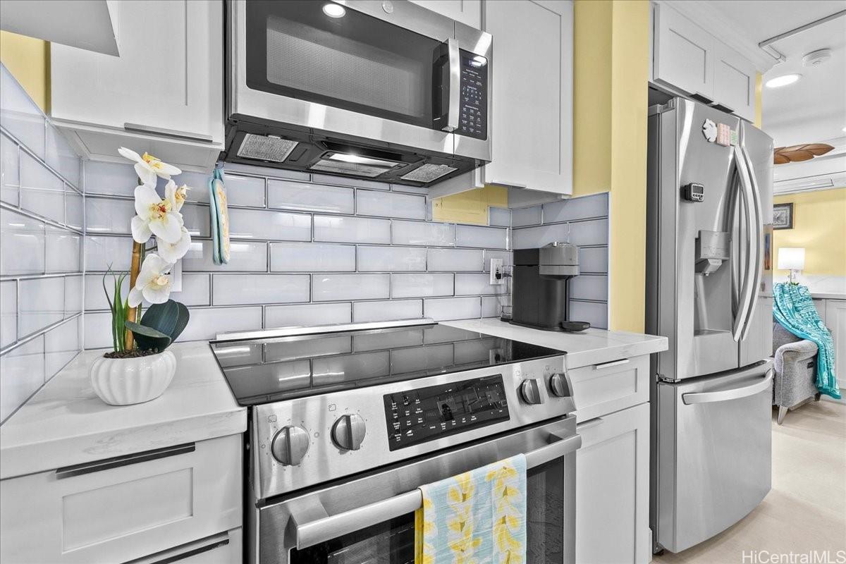 3215 Ala Ilima Street, Unit A/PH2 Honolulu, HI 96818 - Photo 6 of 25 a kitchen with a stove and a microwave