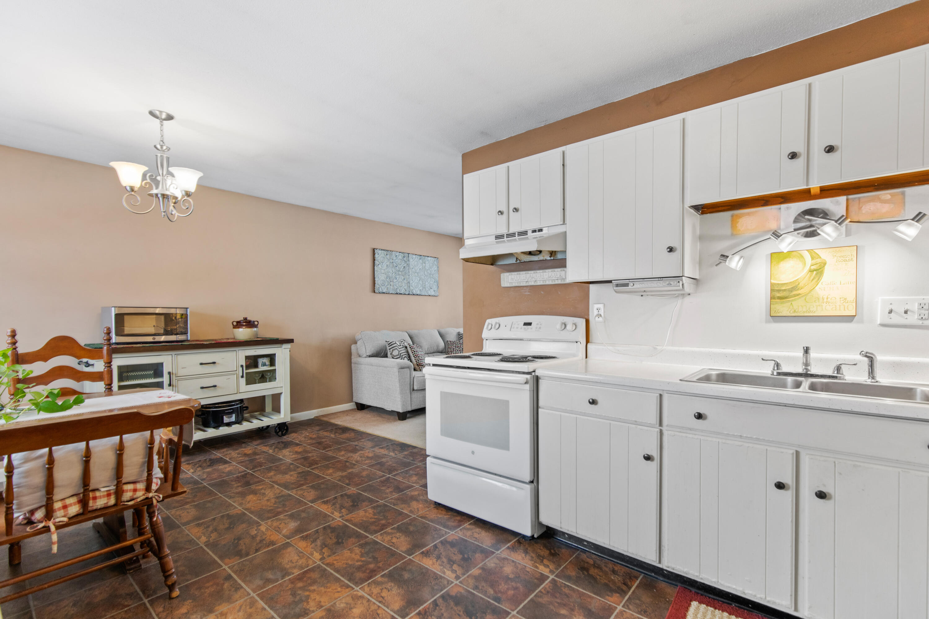 16 McLaughlin Circle Chelsea, ME 04330 - Photo 4 of 33 16McLaughlinCircleChelsea_17