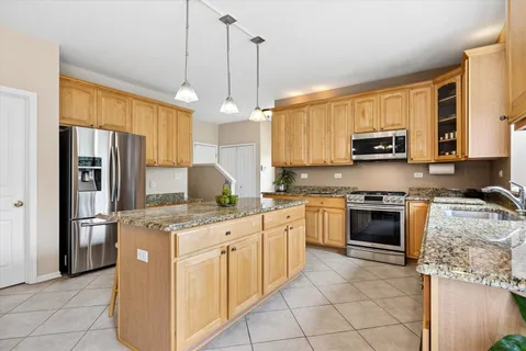 $699,000 | 8 Orchid Court, Streamwood, IL 60107