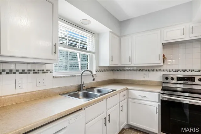 $139,900 | 4347 Chateau De Ville Drive, Unit G, St. Louis, MO 63129