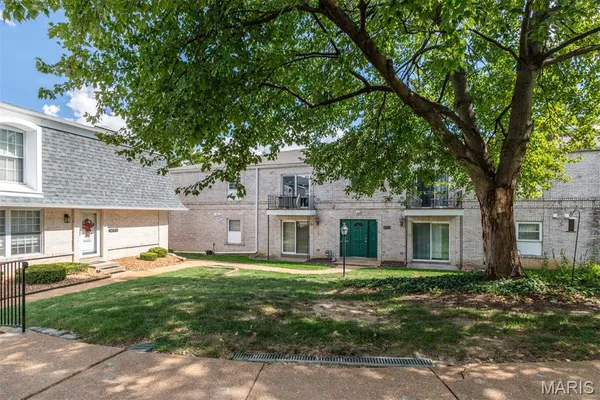 $134,000 | 4347 Chateau De Ville Drive, Unit G, St. Louis, MO 63129