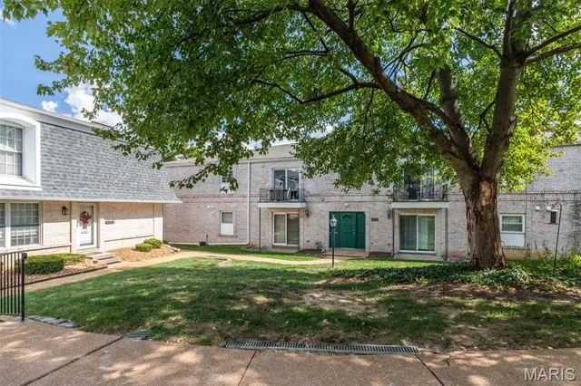 $139,900 | 4347 Chateau De Ville Drive, Unit G, St. Louis, MO 63129
