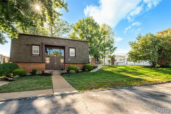 $134,000 | 4347 Chateau De Ville Drive, Unit G, St. Louis, MO 63129