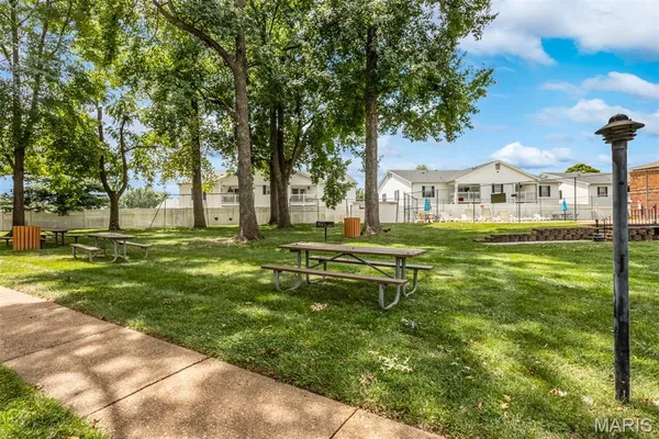 $134,000 | 4347 Chateau De Ville Drive, Unit G, St. Louis, MO 63129