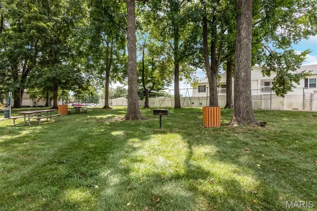 $139,900 | 4347 Chateau De Ville Drive, Unit G, St. Louis, MO 63129