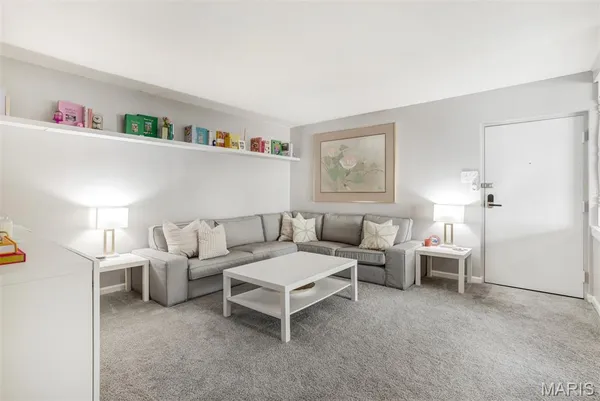 $134,000 | 4347 Chateau De Ville Drive, Unit G, St. Louis, MO 63129