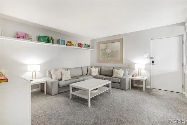 $139,900 | 4347 Chateau De Ville Drive, Unit G, St. Louis, MO 63129
