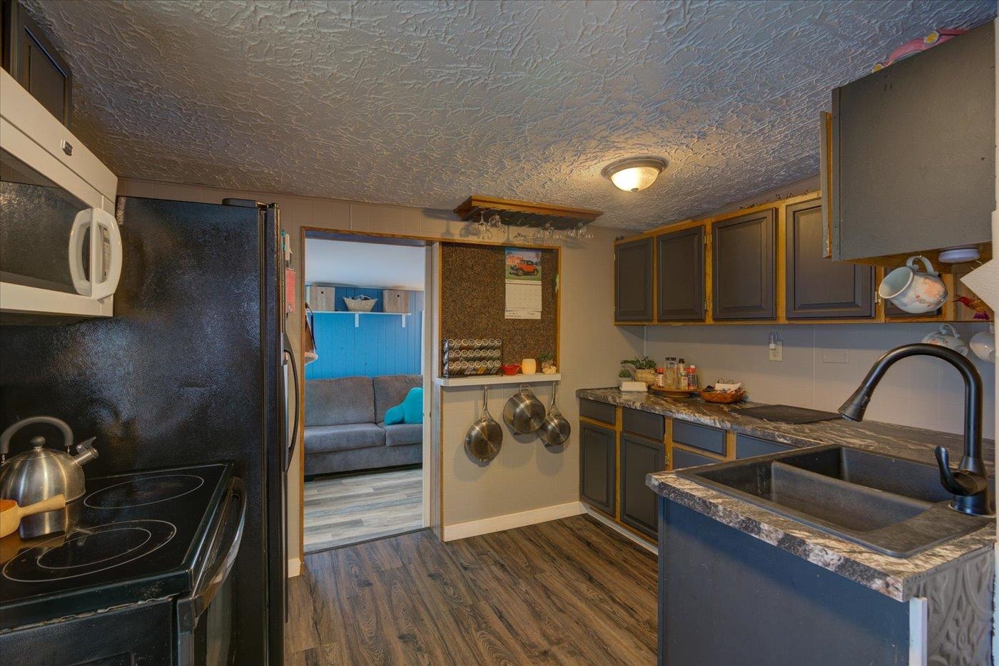 611 9th Street Baraboo, WI 53913 - Photo 12 of 34