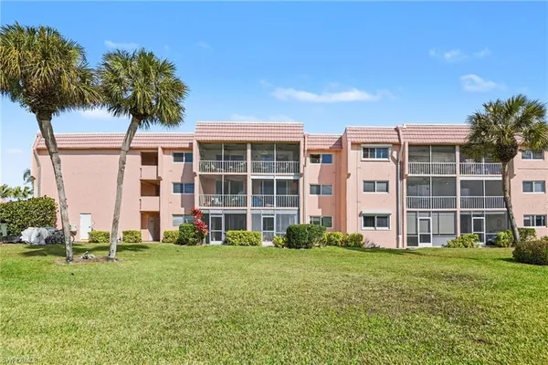 $1,500 | 200 Forest Lakes Boulevard, Unit 305, Naples, FL 34105