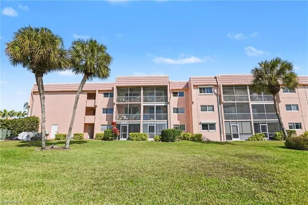 $1,500 | 200 Forest Lakes Boulevard, Unit 305, Naples, FL 34105