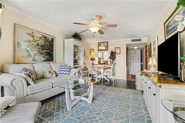 $1,500 | 200 Forest Lakes Boulevard, Unit 305, Naples, FL 34105