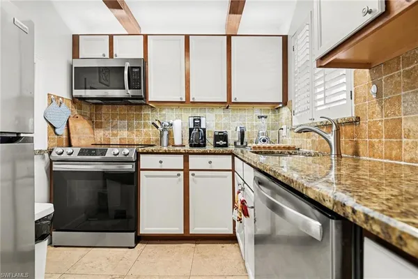 $1,500 | 200 Forest Lakes Boulevard, Unit 305, Naples, FL 34105