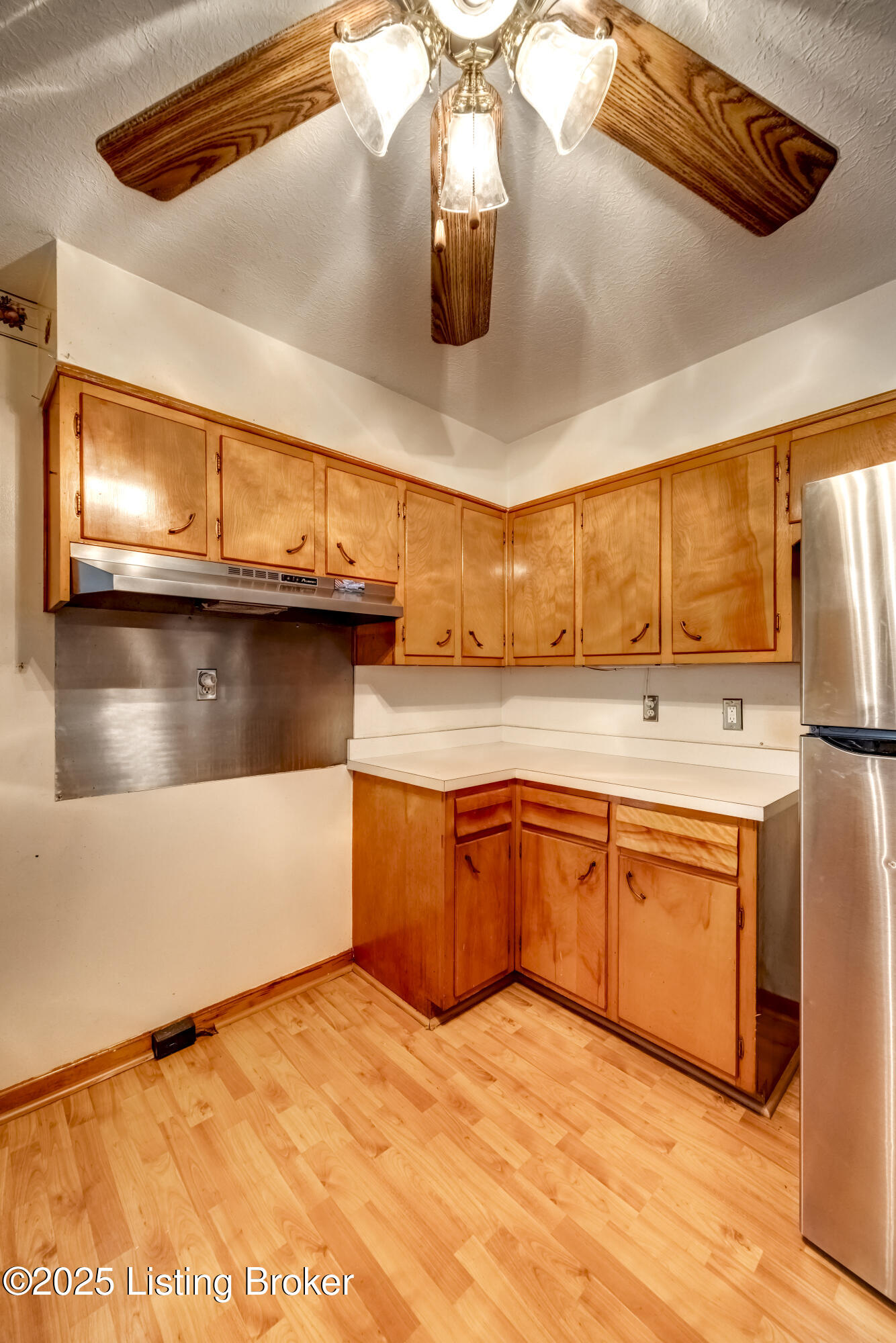 8209 Terry Road Louisville, KY 40258 - Photo 17 of 64 Large Eat in Kitchen