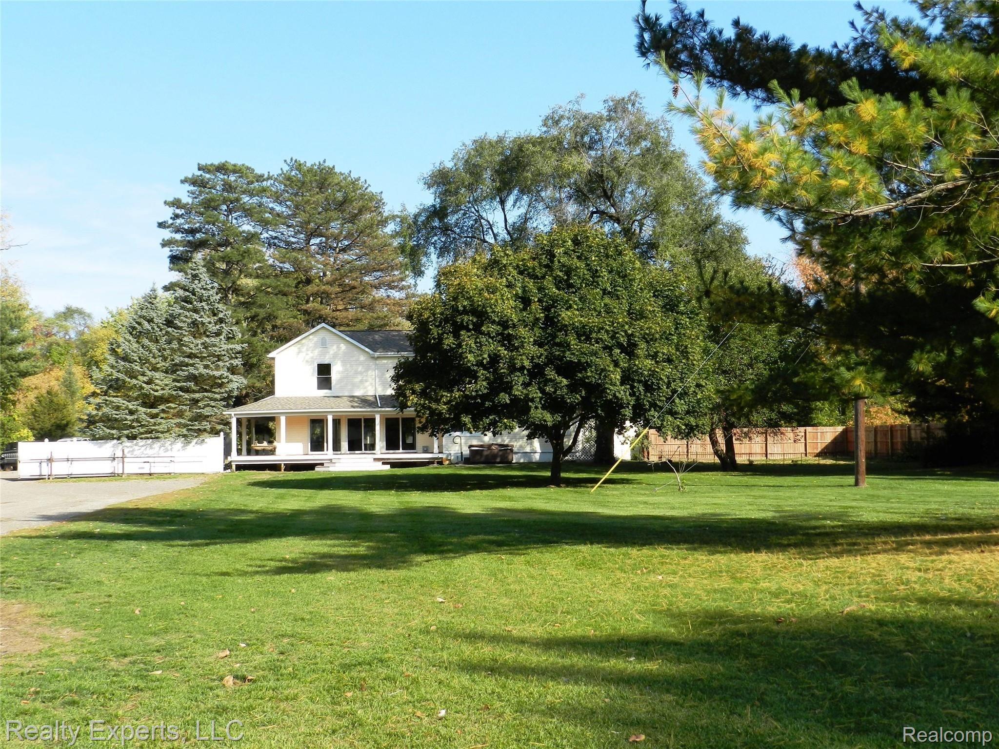 3020 East Maple Road Milford, MI 48381 - Photo 72 of 72 67 No place like home!.JPG