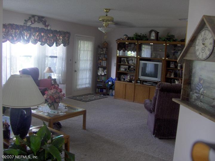 8433 Winter Berry Road Jacksonville, FL 32210 - Photo 4 of 14 Living Room