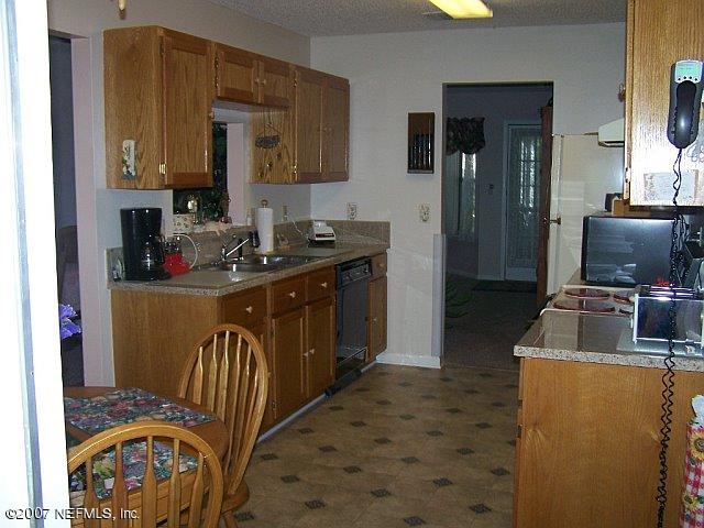 8433 Winter Berry Road Jacksonville, FL 32210 - Photo 6 of 14 Kitchen