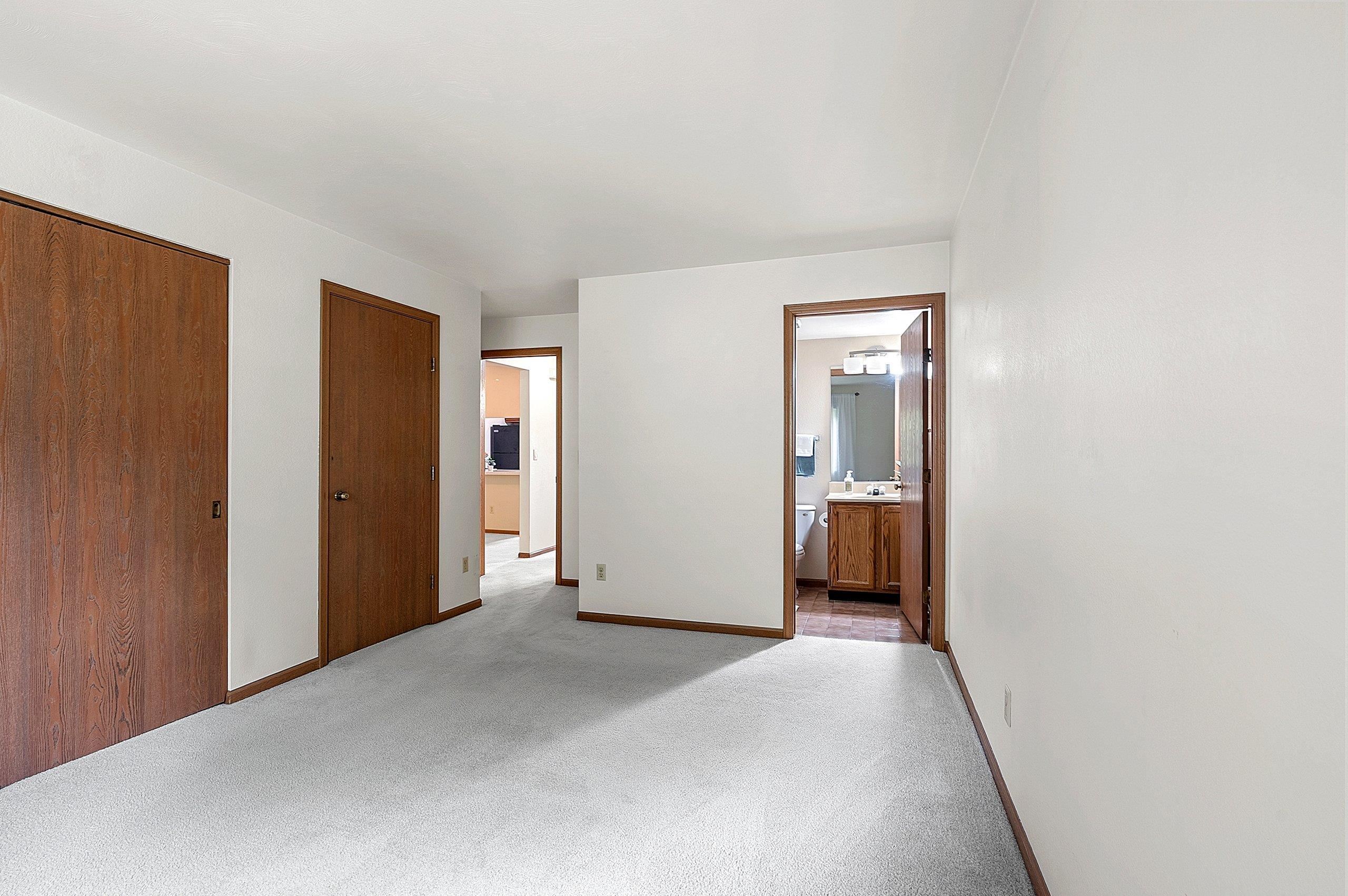 288 North Campbell Road, Unit B Oshkosh, WI 54902 - Photo 21 of 39