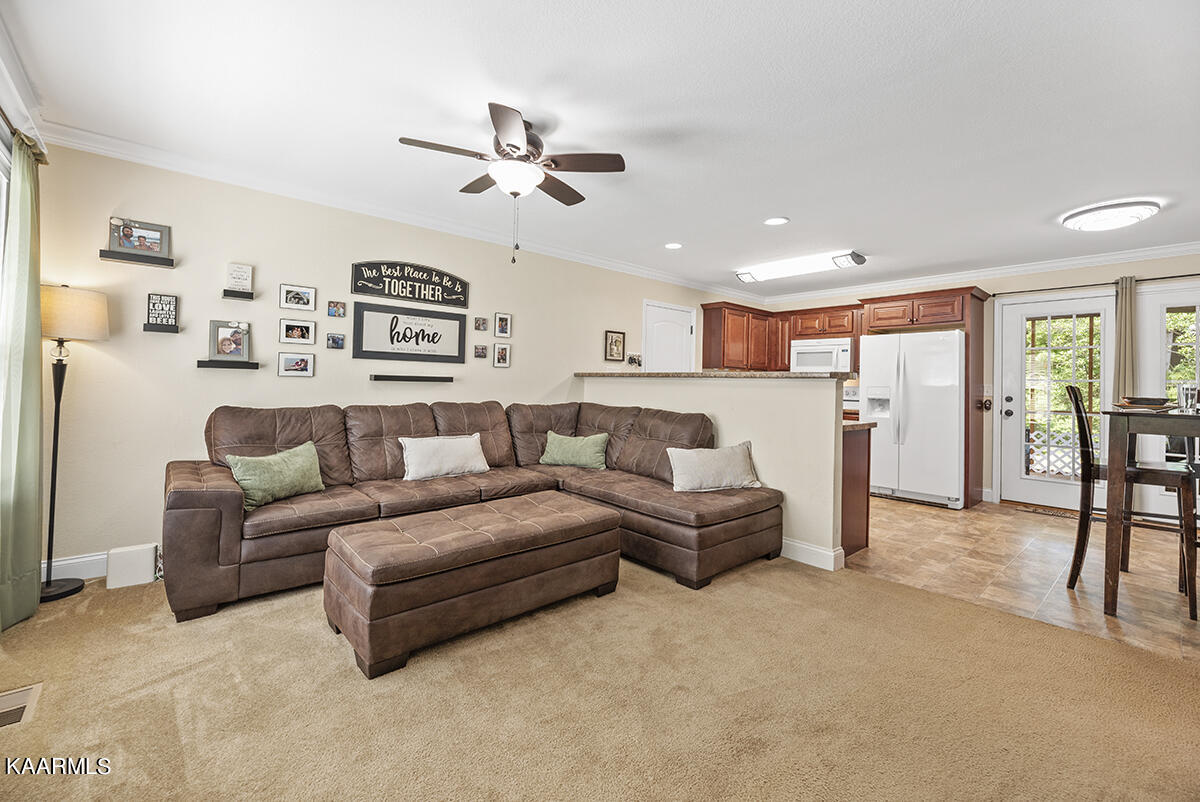 2003 Highland Road Maryville, TN 37801 - Photo 5 of 27 Living Area