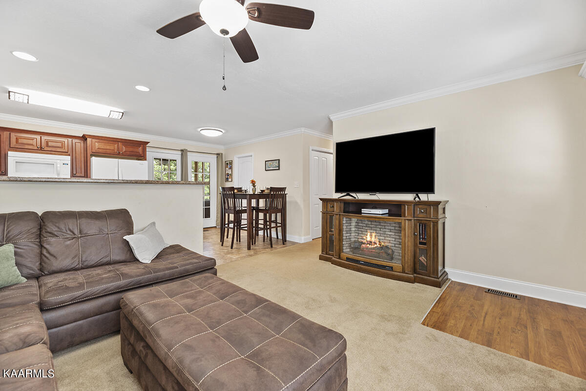 2003 Highland Road Maryville, TN 37801 - Photo 6 of 27 Living Area