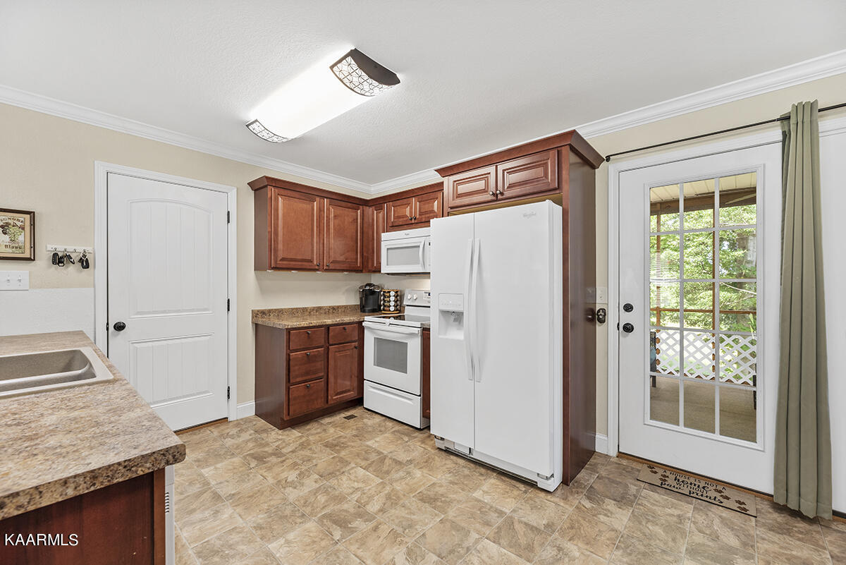 2003 Highland Road Maryville, TN 37801 - Photo 9 of 27 Kitchen