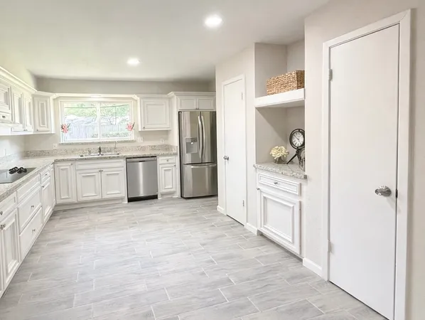 $2,500 | 12415 Pantano Drive, Houston, TX 77065