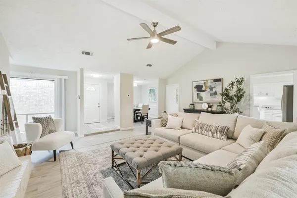 $2,500 | 12415 Pantano Drive, Houston, TX 77065