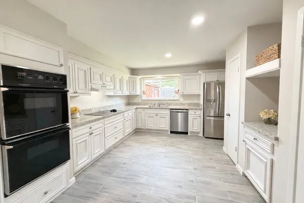 $2,500 | 12415 Pantano Drive, Houston, TX 77065