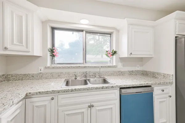 $2,500 | 12415 Pantano Drive, Houston, TX 77065